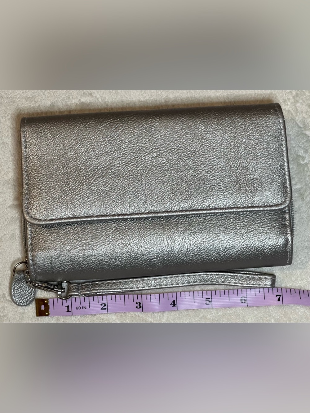 Wallet metallic silver SafeKeeper organizer wristlet wallet 7’x 5 ‘